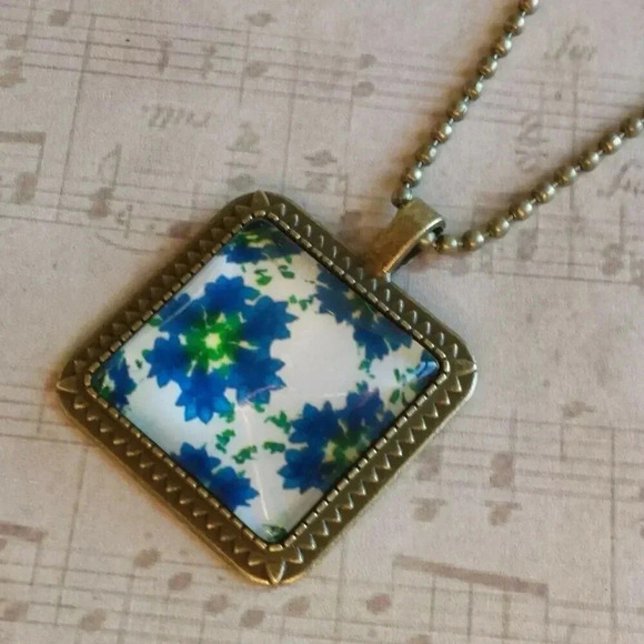 Blue Green White Flower Pattern Square Antiqued Brass Glass 27" Long Necklace - Picture 1 of 3